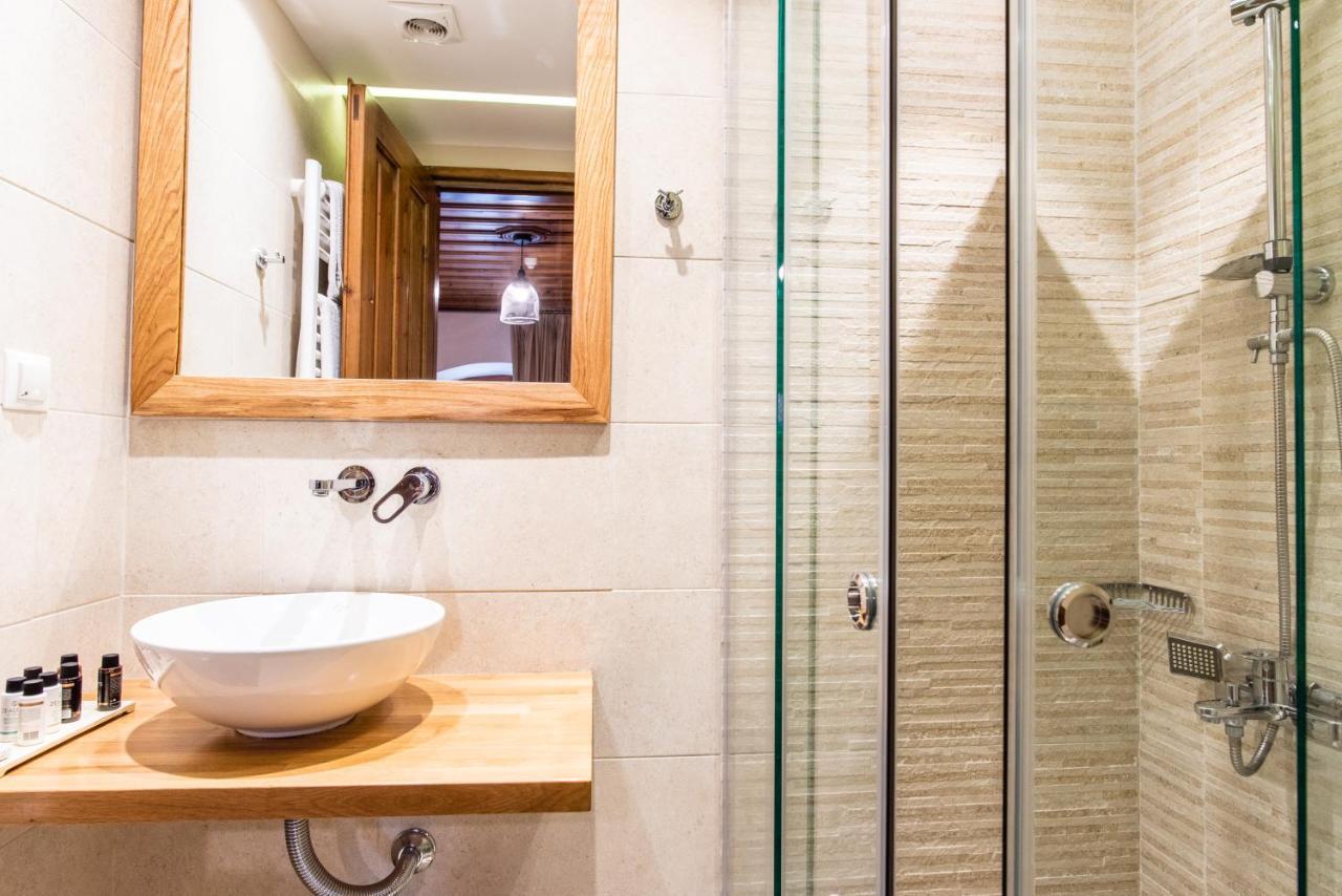 Kaza Guesthouse 디미트사나 외부 사진