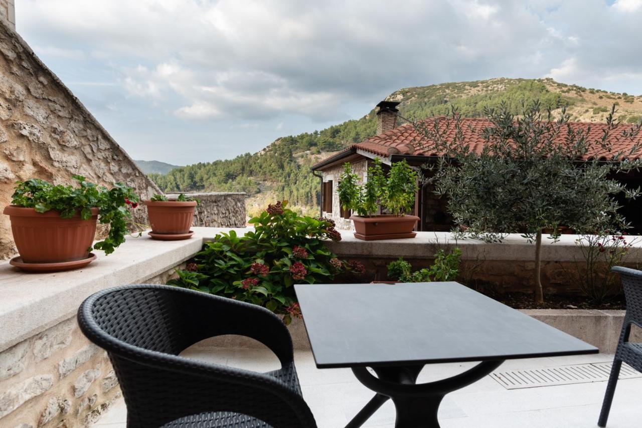 Kaza Guesthouse 디미트사나 외부 사진