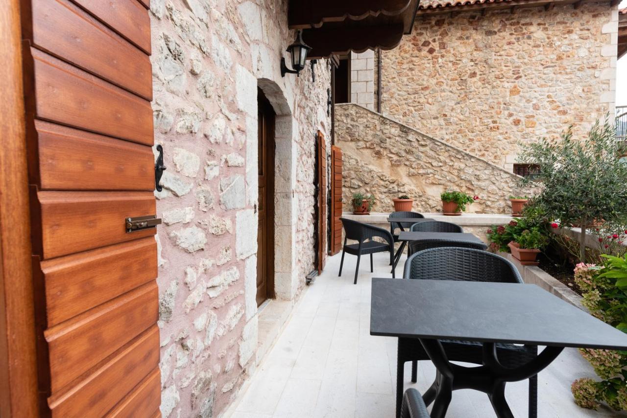 Kaza Guesthouse 디미트사나 외부 사진